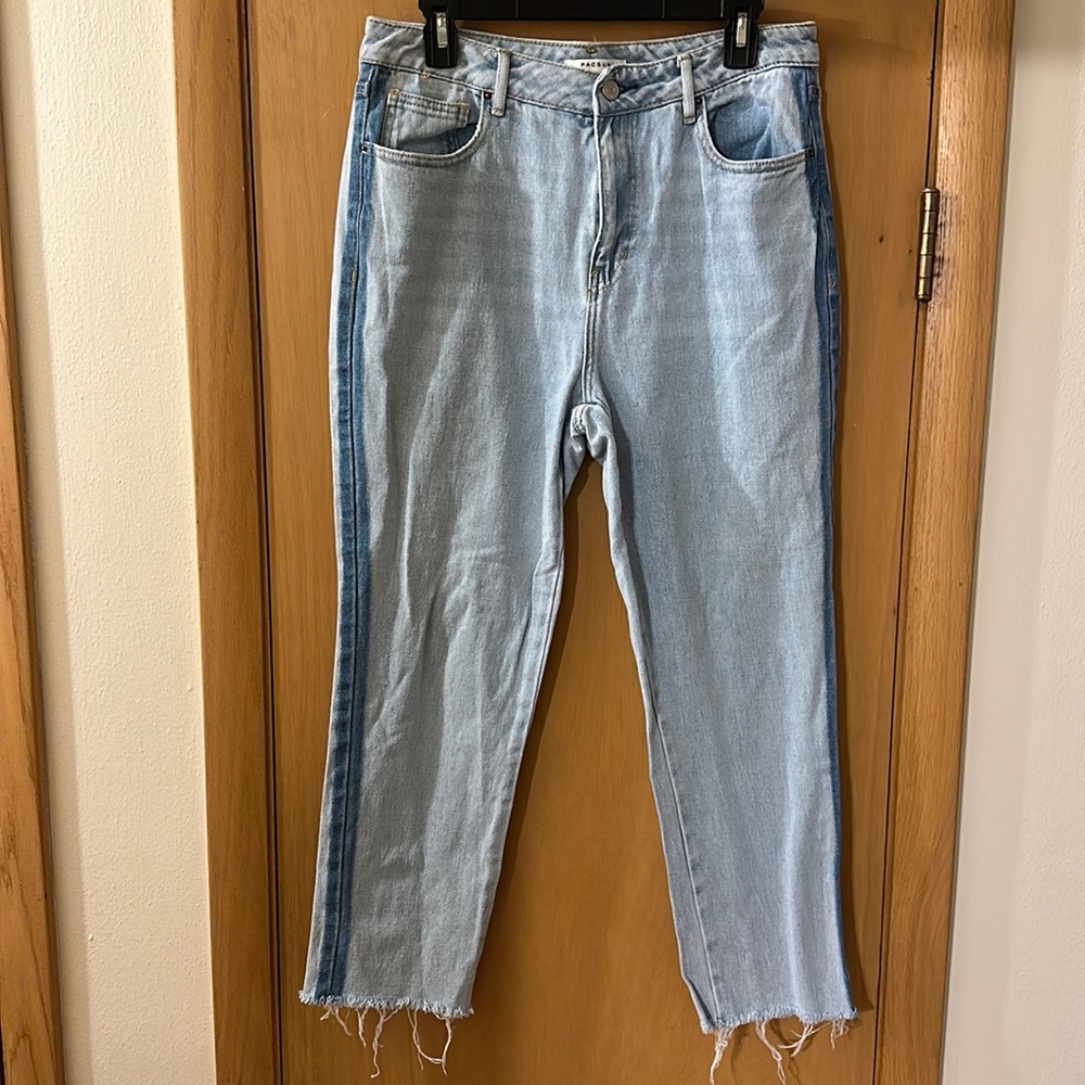 Pacsun Women’s Mom Jean High Rise Raw Hem Light Wash Size 29